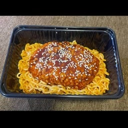 มาม่าไก่ทอดราดซอส(เลือกซอส)