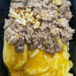 ข้าวหมูสับผัดกระเทียม ไข่ข้น