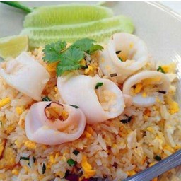 ข้าวผัดหมึก