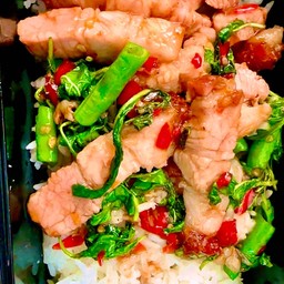 ข้าวกระเพราหมูกรอบ