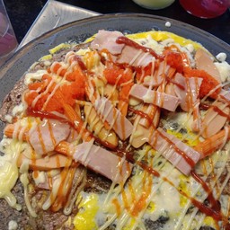 แป้งเนยนม+ไส้กรอก+ชีส +ไข่ไก่+มายองเนส+มะเขือเทศ