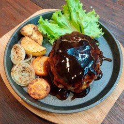 แฮมเบอร์เกอร์ไร้แป้งเคียงข้าง หมู