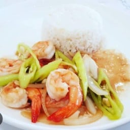 ผัดพริกหยวกกุ้งราดข้าว