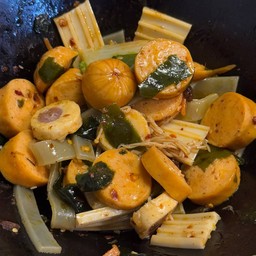 ยำไส้กรอกรวมหม่าล่า