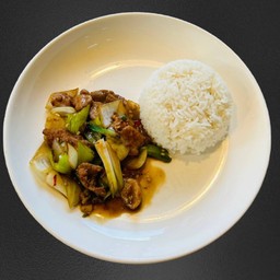 ข้าวหมู  ไก่ หมูกรอบ   เนื้อ    กุ้ง ผัดพริกสด