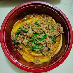 ข้าวไข่ข้นกระเพราหมูสับ