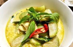 แกงเขียวหวานไก่ (กับข้าว)
