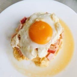 ข้าวไข่ข้นคุณหนูลาวาทรงเครื่อง