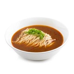 บะหมี่เสิร์ฟในซุปเนื้อตุ๋น