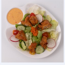 สลัดไก่กรอบ