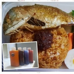 ข้าวคลุกน้ำพริกนรกปลาย่าง+น้ำดื่ม
