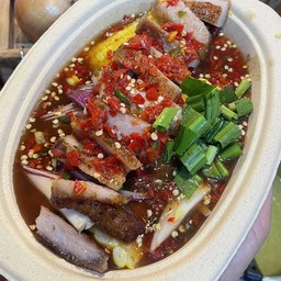 ยำคอหมูทอด