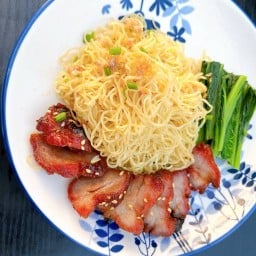 มู่หยาง บะหมี่ หมูแดงฮ่องกง หมูกรอบย่างเตาถ่าน ตลาดโสภณ