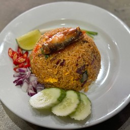 ข้าวผัดปลากระป๋อง