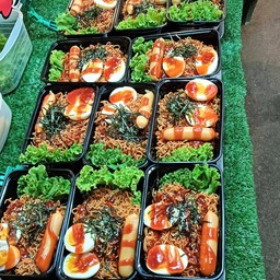 มาม่าเผ็ดหน้าไส้กรอกชีส+ไข่ 3ชุด