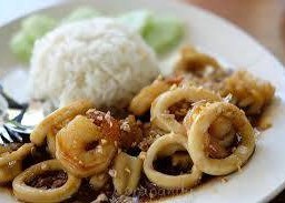 ข้าวทะเลรวมทอดกระเทียม