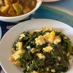 ใบเหรียงผัดไข่