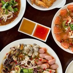 ตำ ยำ เเซ่บ By ไก่ทองคำใหญ่ ม.กรุงเทพ ซอยหอซูม