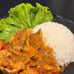 ข้าวราดพะแนงไก่