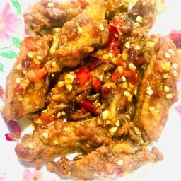 ปีกไก่ทอดผัดพริกเกลือ