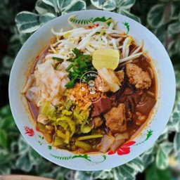 Large Noodles With Nam Ngiao Sauce