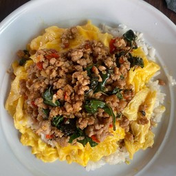 ข้าวไข่ข้นกะเพราหมูสับ
