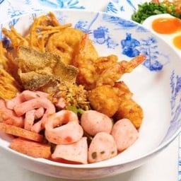 เส้นผักบุ้งยำเย็นตาโฟทรงเครื่อง
