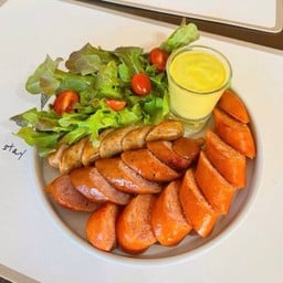 ไส้กรอกรวมย่าง ซอสทาร์ทาร์ Mixed Grill Sausage With Tartar Sauce