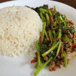 ข้าวยอดคะน้าหมูสับ