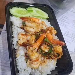 กระเพรากุ้งพริกแห้ง