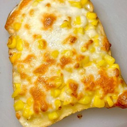 โทสต์ข้าวโพดอบชีส