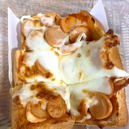 โทสต์ไส้กรอกชีส