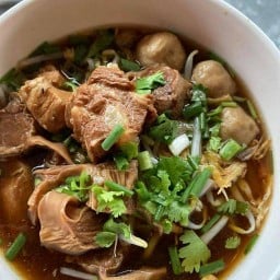 บ้านสวน ทีบีก๋วยเตี๋ยวเนื้อตุ๋น