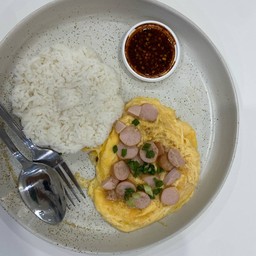 ข้าวไข่ข้นไส้กรอก
