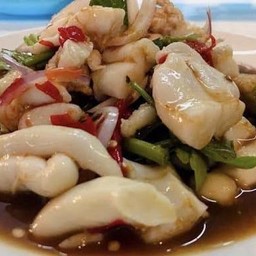 ยำไข่ปลาหมึก