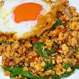 ข้าวราดกระเพราไก่สัับ+ไข่ดาว