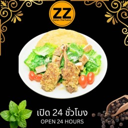 แกะอบ 2 ชิ้นกับซีซ่าสลัดและโรตีกรอบ