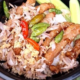 ข้าวหมูทอดพริกกระเทียม by ครัวเชฟปาล์ม