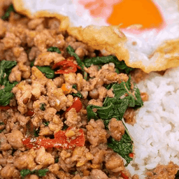 ข้าวโหระพาหมูสับไข่ดาว