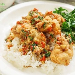 ข้าวราดกระเพราไก่กรอบ