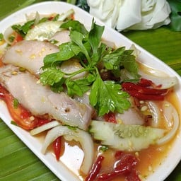 ยำคอหมูย่าง