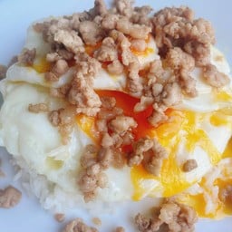 ข้าวไข่ข้นคุณหนูลาวาหมูสับ