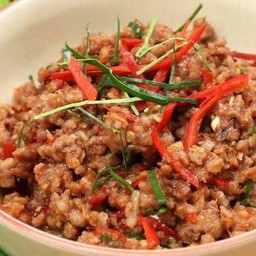 หมูสับผัดกะปิราดข้าว