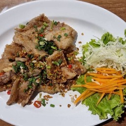 สามชั้นคั่วพริกเกลือ