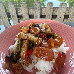 กะเพราหมูกรอบ+กุนเชียง