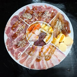 ชุดหมูอิ่มคุ้ม