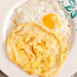 ข้าวไข่ดาว+ไข่เจียว+ซอสเกาหลี (อย่างละ1ฟอง)