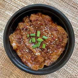 ข้าวหน้าหมูสามชั้นหม่าล่า