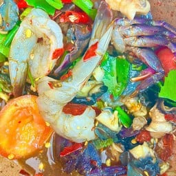 เหลากุ้งสดใส่หอยเชอรี่