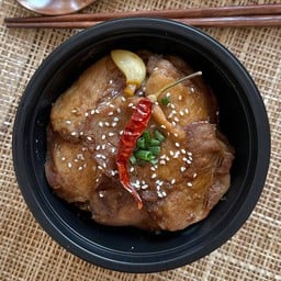 ข้าวหน้าหมูสันคอย่างแซ่ปเผ็ดจี๊ด